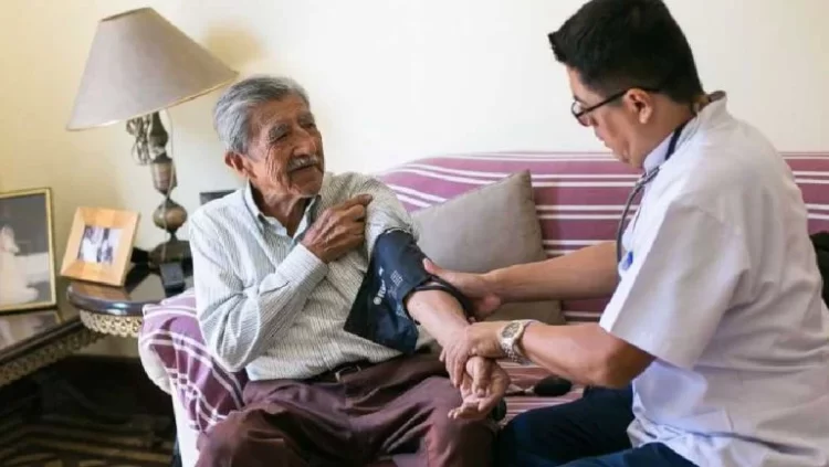 Atenderán a domicilio salud  de adultos mayores