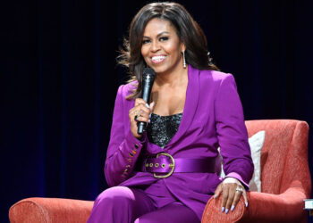 Michelle Obama exhorta a las mujeres a votar por Kamala Harris