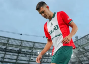 César Montes admite que es difícil enfrentar a un club como Valencia