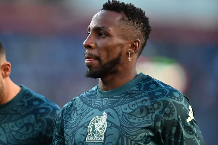 Quiñones y Aubameyang guían al Al Qadsiah a la victoria