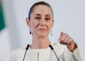 Sheinbaum atribuye caída del peso a declaraciones de Trump