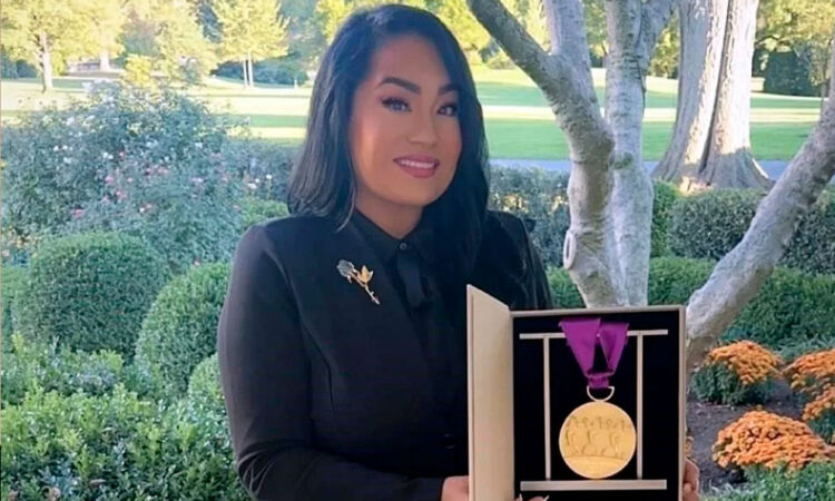 Joe Biden condecora a Selena, Eva Longoria y Queen Latifah en la Casa Blanca