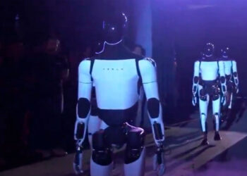 El robot humanoide de Tesla aún no es completamente autónomo