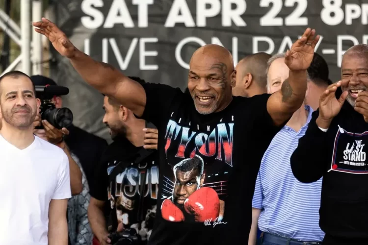 Mike Tyson impresiona con brutal entrenamiento antes de enfrentar a Jake Paul