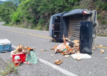 Vuelca repartidor de tortillas