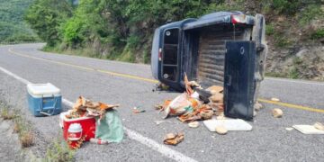 Vuelca repartidor de tortillas