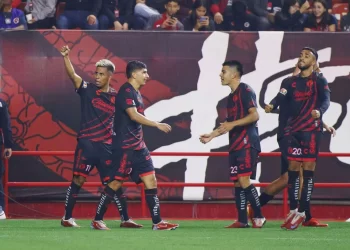 Xolos vence a Tuzos con dramático autogol en el último minuto