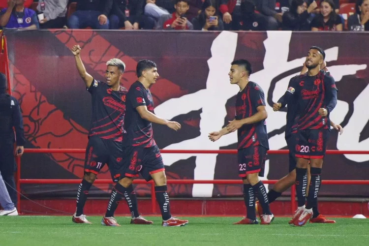 Xolos vence a Tuzos con dramático autogol en el último minuto