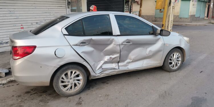 Fuerte encontronazo vehicular en el crucero 19 y Carrera Torres de Cd. Victoria