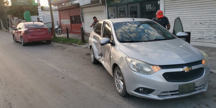 Fuerte encontronazo vehicular en el crucero 19 y Carrera Torres de Cd. Victoria