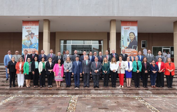 Rector Dámaso Anaya presentan agenda de eventos para el 75 aniversario de la UAT en 2025