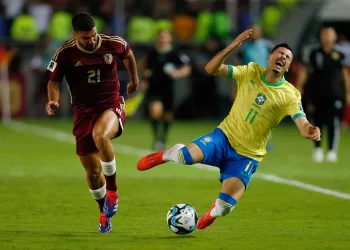 Brasil deja escapar el triunfo en su visita a Venezuela