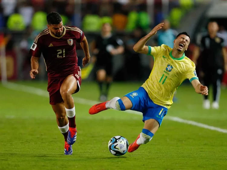 Brasil deja escapar el triunfo en su visita a Venezuela