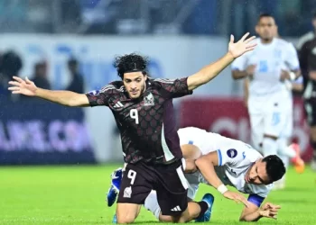 Honduras derrota 2-0 a México y dejan al Tri al borde del abismo