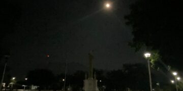 Imágenes de la Gran Luna de Noviembre, desde Plaza de los Héroes en Cd. Victoria, Tamaulipas.