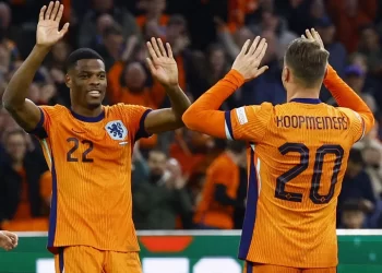 Países Bajos golea 4-0 a Hungría y avanza en Nations League