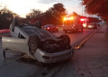 Cinco heridos, tras una volcadura de auto en Eje Vial “Lázaro Cárdenas de Cd. Victoria