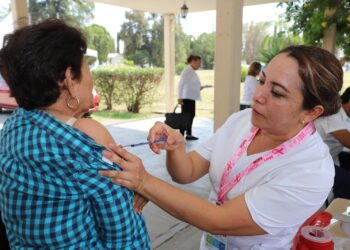 Exhorta Secretaría de Salud a tamaulipecos a vacunarse contra influenza, covid-19 y neumococo
