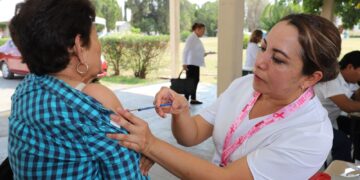 Exhorta Secretaría de Salud a tamaulipecos a vacunarse contra influenza, covid-19 y neumococo