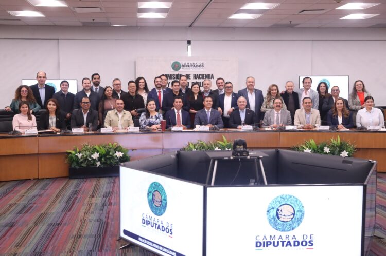 Declaran instalada la Comisión de Hacienda y Crédito Público de la Cámara de Diputados