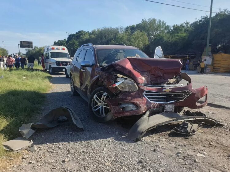 Tres heridos en choque frente “Lomas de Guadalupe” en Cd. Victoria