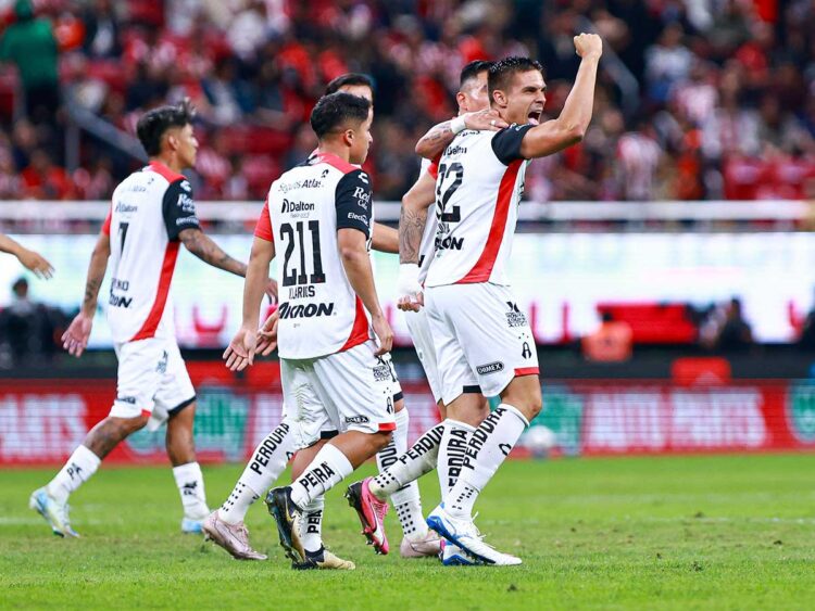 Atlas derrota 2-1 a Chivas y sigue soñando con la Liguilla 2024