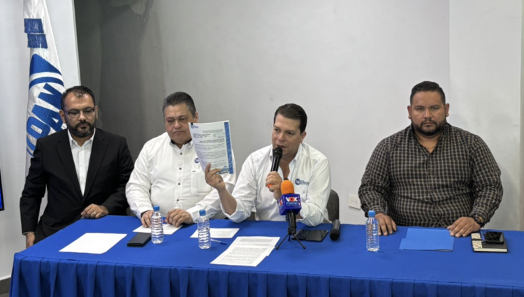 Quiere ex diputado panista llevar a juicio político a su colega de morena Úrsula Salazar