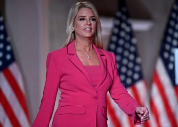 Donald Trump designa a la abogada Pam Bondi como futura fiscal general de EU