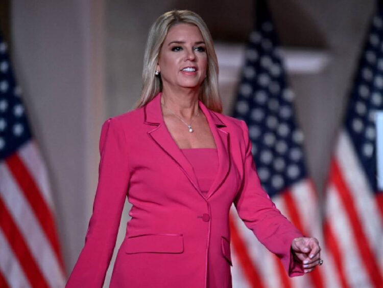 Donald Trump designa a la abogada Pam Bondi como futura fiscal general de EU