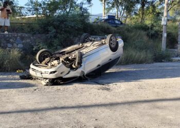 Vuelca auto en la calle CTM de la Col. “Luis Quintero” de Cd. Victoria