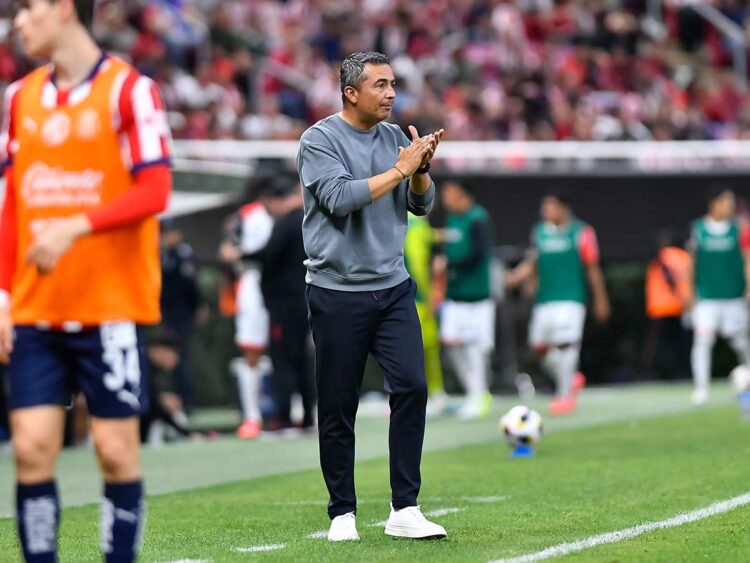 Chivas se queda sin técnico; le da las gracias a Arturo Ortega