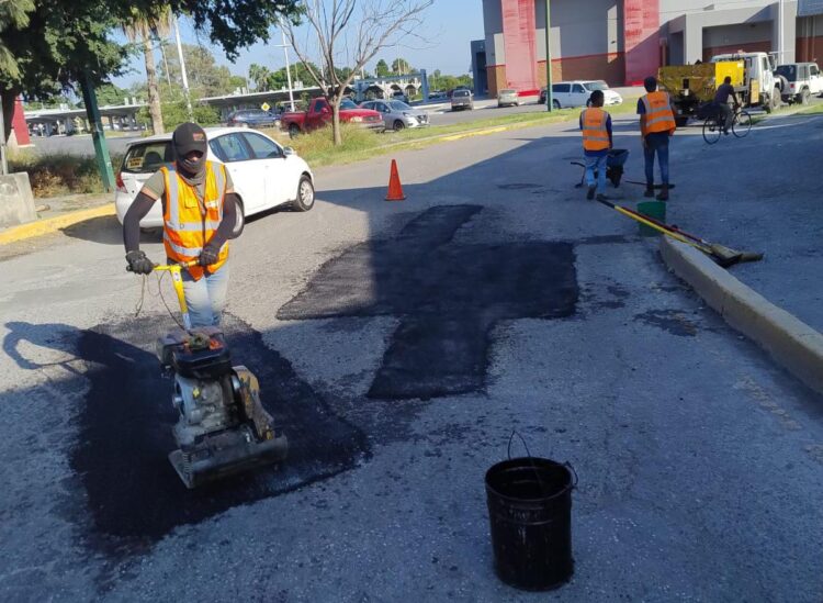 Llevan el programa de bacheo a diez colonias más de Cd. Victoria.