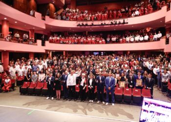 Premia el gobernador Américo Villarreal a talentosos jóvenes y deportistas tamaulipecos