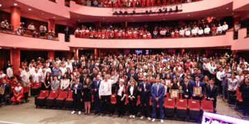 Premia el gobernador Américo Villarreal a talentosos jóvenes y deportistas tamaulipecos