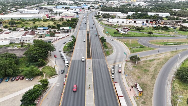 Rehabilitan la Avenida de la Industria en Altamira, Tamaulipas