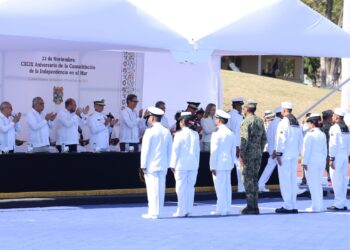 Asiste secretario general de Gobierno al 199 aniversario del “Día de la Armada de México” en la Primera Región Naval