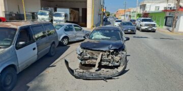 Tres heridos y cuantiosos daños deja choque en el crucero 9 y Abasolo de Cd. Victoria