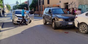 Carambola de cuatro autos en peligroso crucero de calles Zaragoza y 18; dos heridas