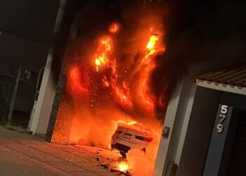 Grupo armado balea e incendia cuatro casas en Culiacán, Sinaloa