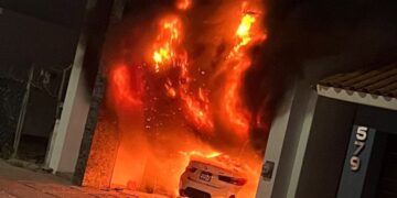 Grupo armado balea e incendia cuatro casas en Culiacán, Sinaloa