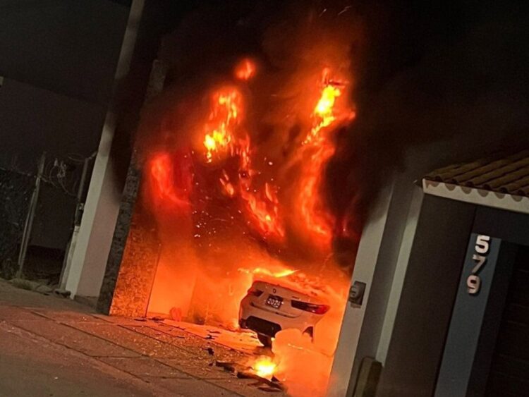 Grupo armado balea e incendia cuatro casas en Culiacán, Sinaloa