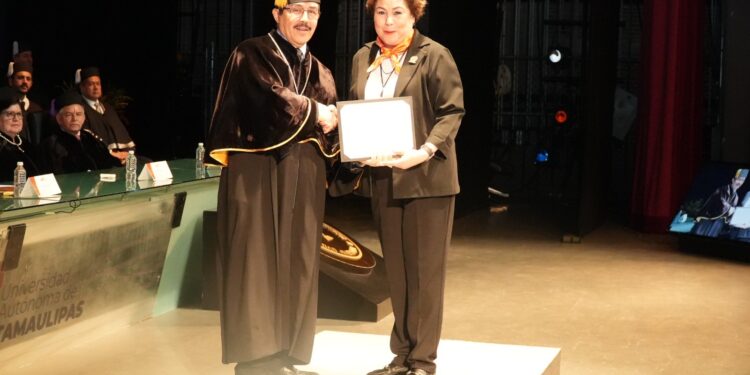 Entrega el Rector de la UAT Dámaso Anaya reconocimientos al mérito universitario 2024