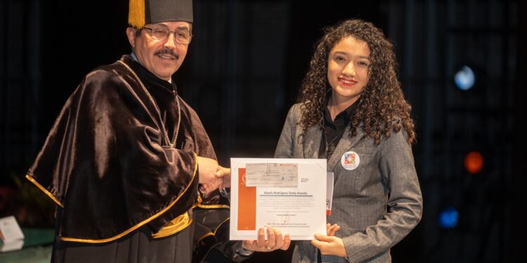 Entrega el Rector de la UAT Dámaso Anaya reconocimientos al mérito universitario 2024