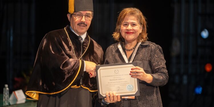 Entrega el Rector de la UAT Dámaso Anaya reconocimientos al mérito universitario 2024