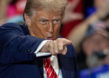 Trump anuncia arancel del 25% a productos de México por ‘ridículas fronteras abiertas’