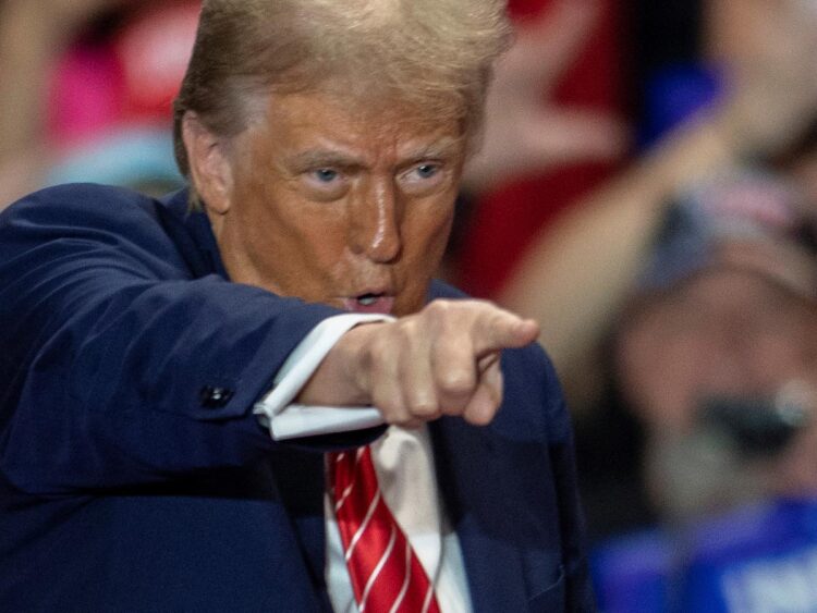 Trump anuncia arancel del 25% a productos de México por ‘ridículas fronteras abiertas’