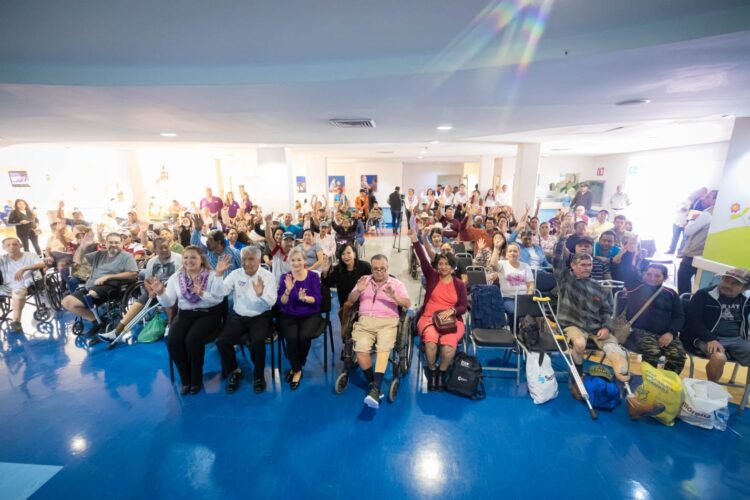 Entrega María de Villarreal prótesis y aparatos ortopédicos a pacientes de 21 municipios