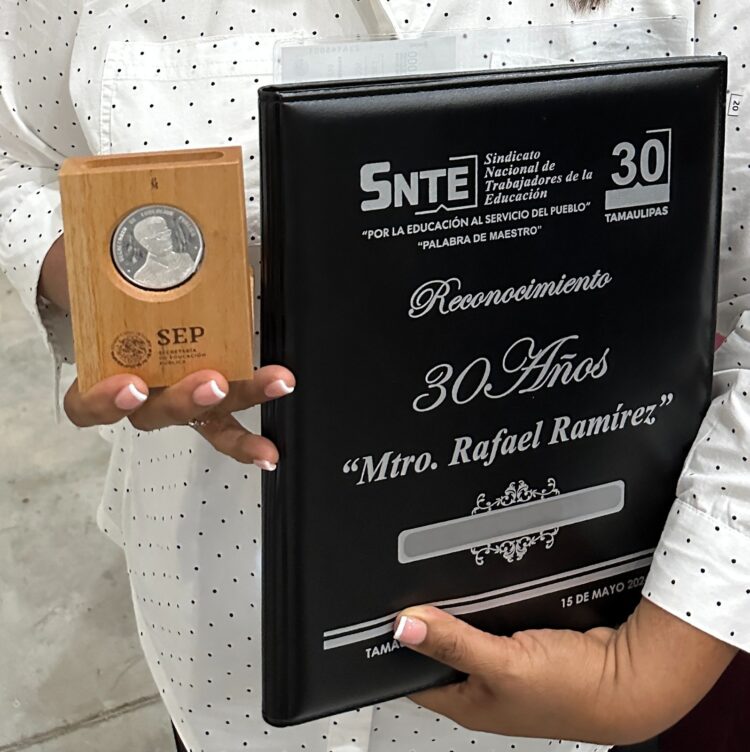 Convocan a docentes de Tamaulipas a recibir la medalla “Maestro Rafael Ramírez” 2025