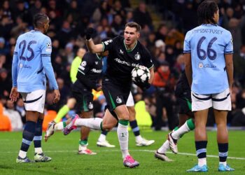 Santi Giménez y Feyenoord le roban la gloria al City en Champions