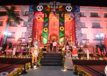 Américo Villarreal y María Santiago fortalecen tradiciones del Día de Muertos en Tamaulipas